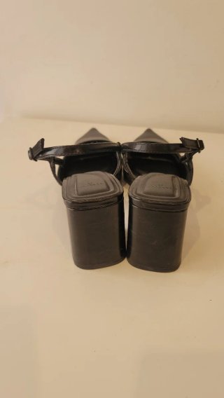 Zapatos Bershka tacón destalonados negros