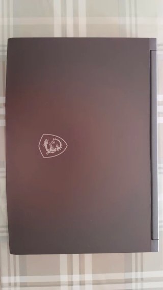 MSI Thin 15 B12UC Portátil