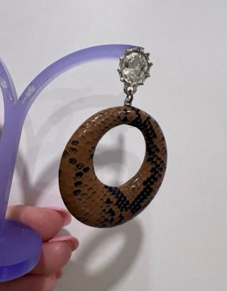 Pendientes piel sintética y cristal