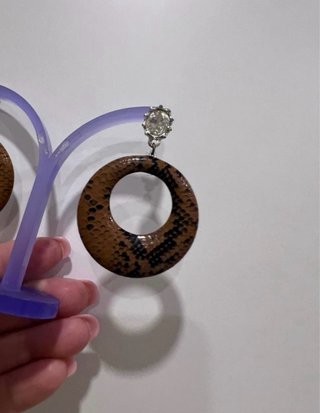 Pendientes piel sintética y cristal