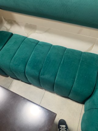 Sofá de terciopelo verde