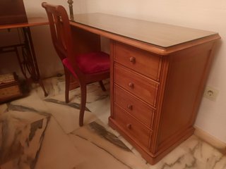 Escritorio de madera maciza
