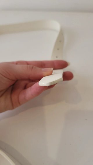 Cinturón Bershka blanco y dorado