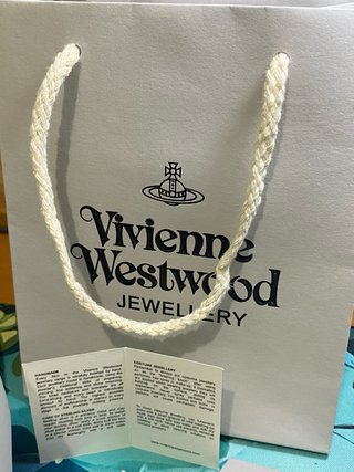 Collar Vivienne Westwood Dorado y Rojo