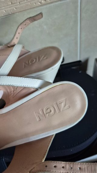 Sandali bianchi con zeppa
