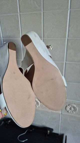 Sandali bianchi con zeppa