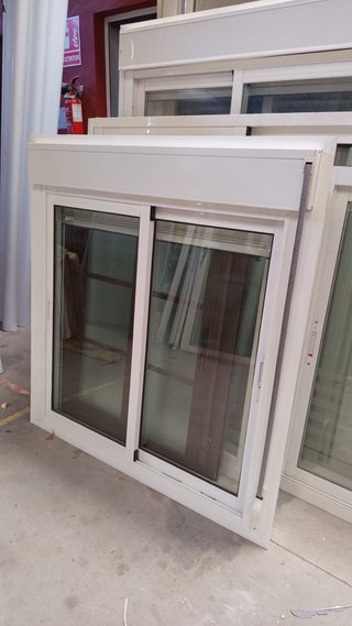 Ventana corredera blanca