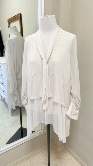 Blusa Zara gasa lazo beige/blanco