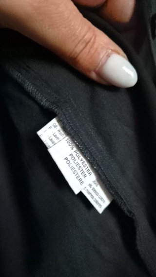 Camicia nera con maniche a campana