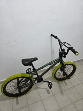 Bicicleta BMX COMO NUEVA