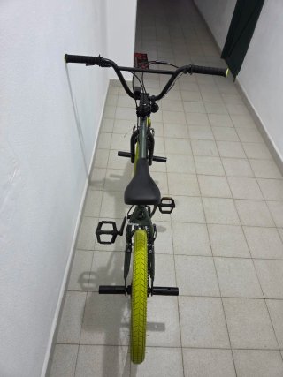 Bicicleta BMX COMO NUEVA