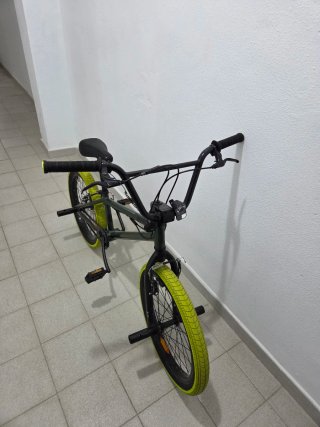 Bicicleta BMX COMO NUEVA