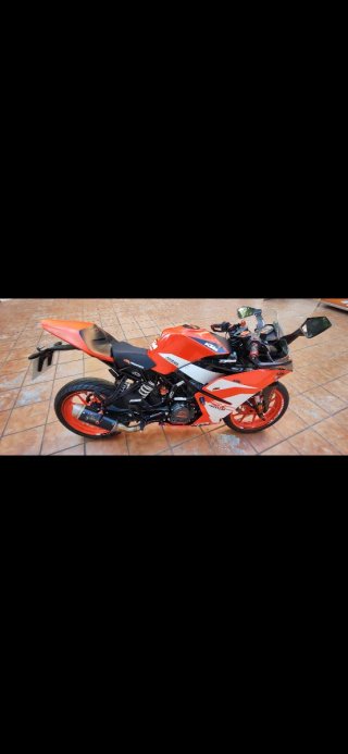 KTM RC 125 Naranja y Blanca