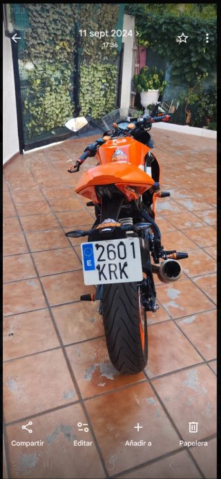 KTM RC 125 Naranja y Blanca