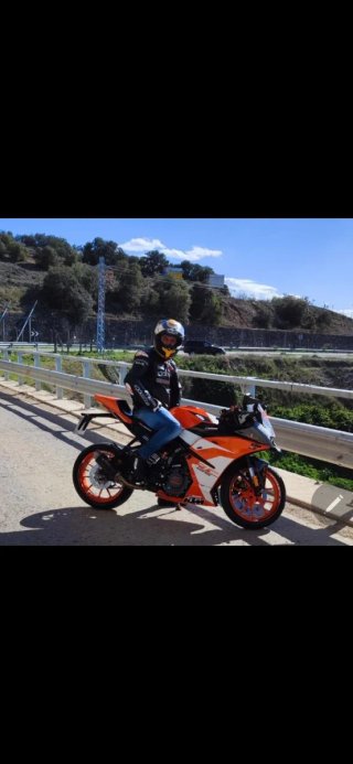 KTM RC 125 Naranja y Blanca