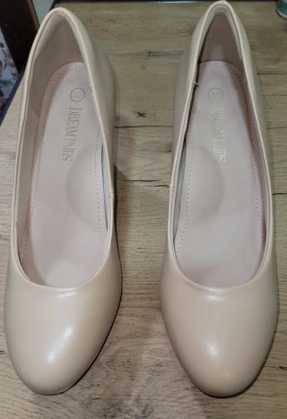 Bolso de mano blanco con cadena plateada
