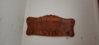 Perchero de madera decorativo