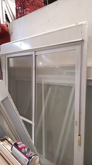 Ventana balconera corredera de aluminio