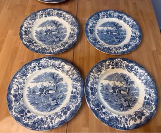 La Cartuja de Sevilla Platos Azules y Blancos