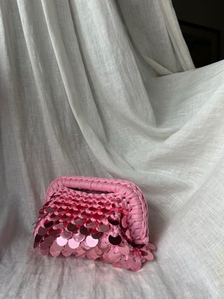 Pochette uncinetto con paillettes rosa
