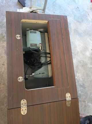 Máquina de coser Sigma con mueble