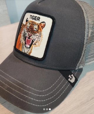Gorra Trucker Unisex con Parche de Tigre
