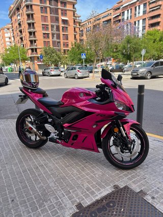 Yamaha R3 Rosa Deportiva