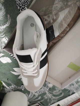 Zapatillas Adidas Blancas y Negras
