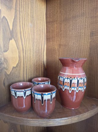 Juego de jarra y vasos de cerámica