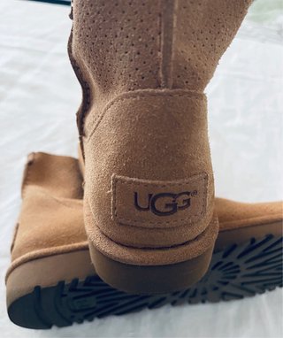 Stivaletti UGG traforati marrone taglia 38