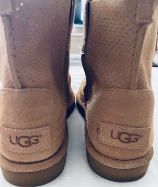 Stivaletti UGG traforati marrone taglia 38