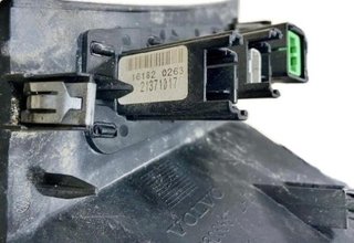 Volvo 21371017 conector usb .
