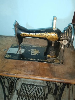 Máquina de coser Singer antigua