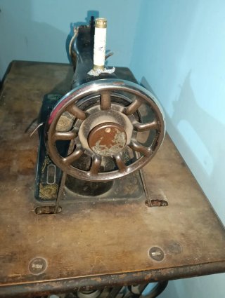 Máquina de coser Singer antigua