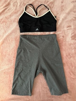 Conjunto deportivo Adidas top y mallas