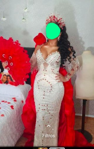Vestido de Novia Blanco con Detalles Rojos