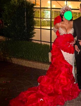 Vestido de Novia Blanco con Detalles Rojos