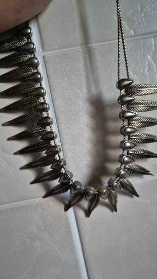 Collana effetto piuma argento