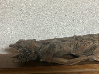 Figura madera tallada balinesa mano