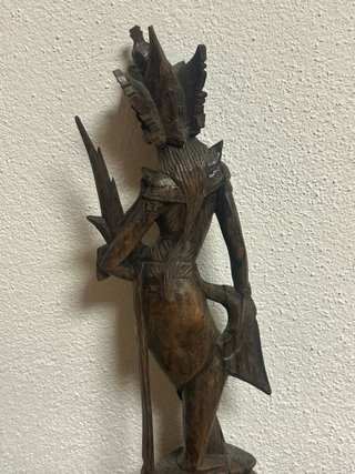 Figura madera tallada balinesa mano