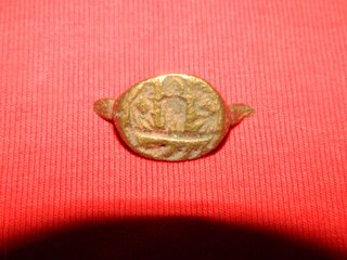 Interesante anillo entalle incuso figuras romanas