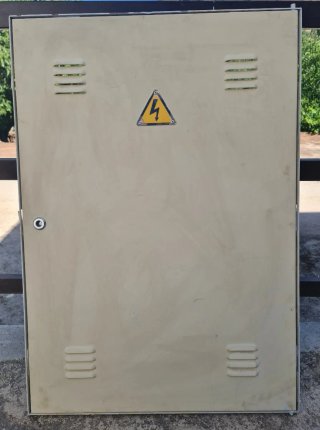Puerta registro eléctrico