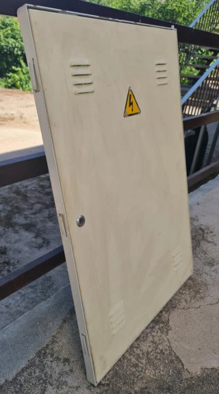 Puerta registro eléctrico