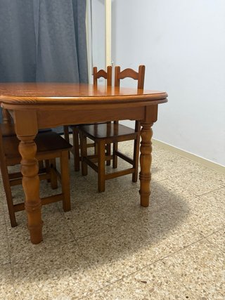 Mesa de comedor con 4 sillas