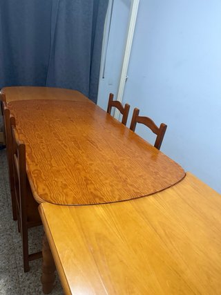 Mesa de comedor con 4 sillas