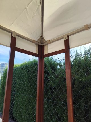 Pérgola de madera y tela