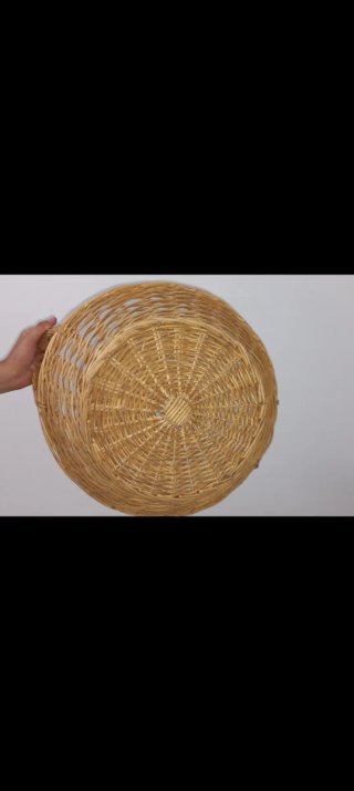Cesta redonda de mimbre con asas