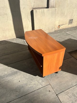Mesa TV con ruedas