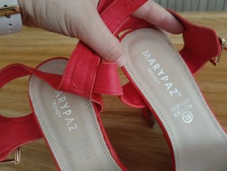 Zapatos de tacón rojos de plataforma