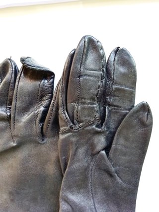 Guantes de piel negros